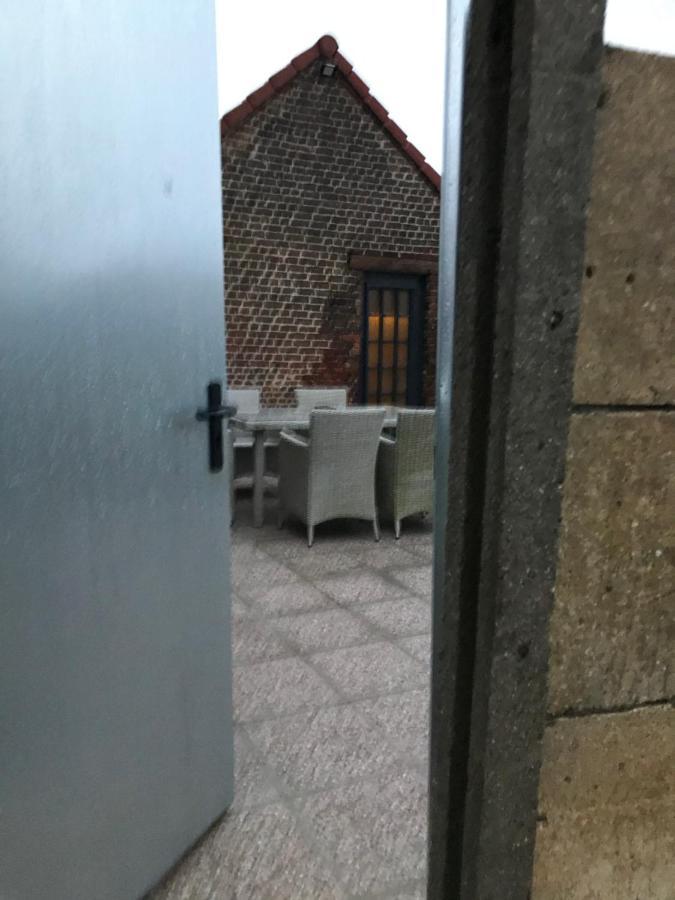 La Cabane Du Chasseur Flines-Les-Mortagne Luaran gambar